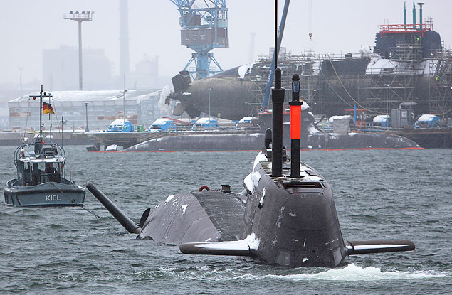 Is the way forward for the UK's hard-pressed Submarine 